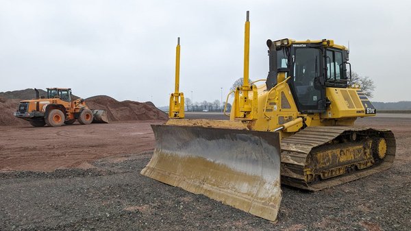 Comment les innovations en matière de revêtements de peinture peuvent-elles améliorer la visibilité des véhicules de chantier?